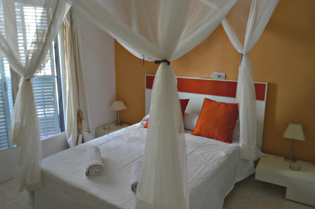 Apartamentos De Las Heras Ibiza Eksteriør billede